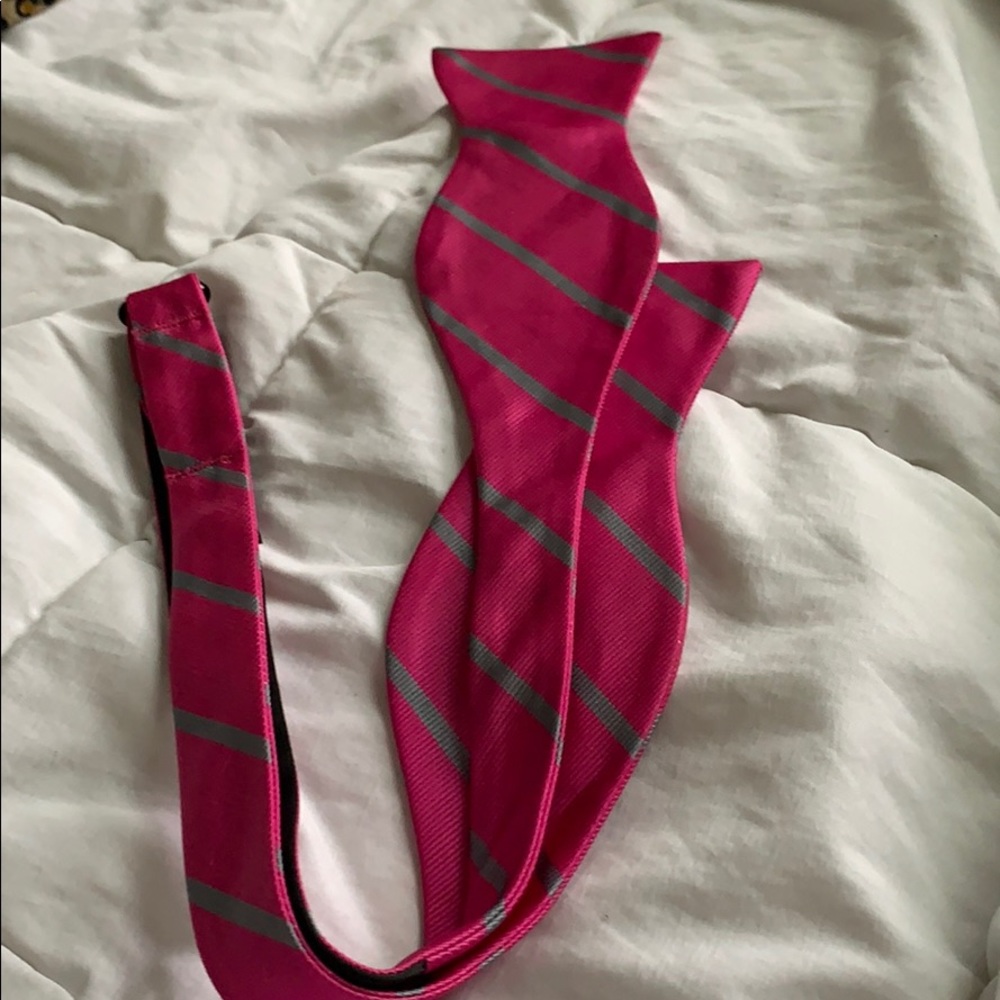 Pink and grey adjustable bow tie